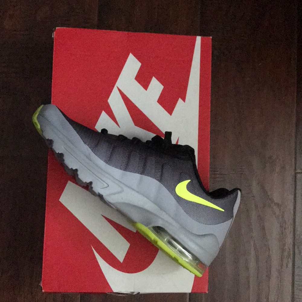 Nike Air Max INVIGOR